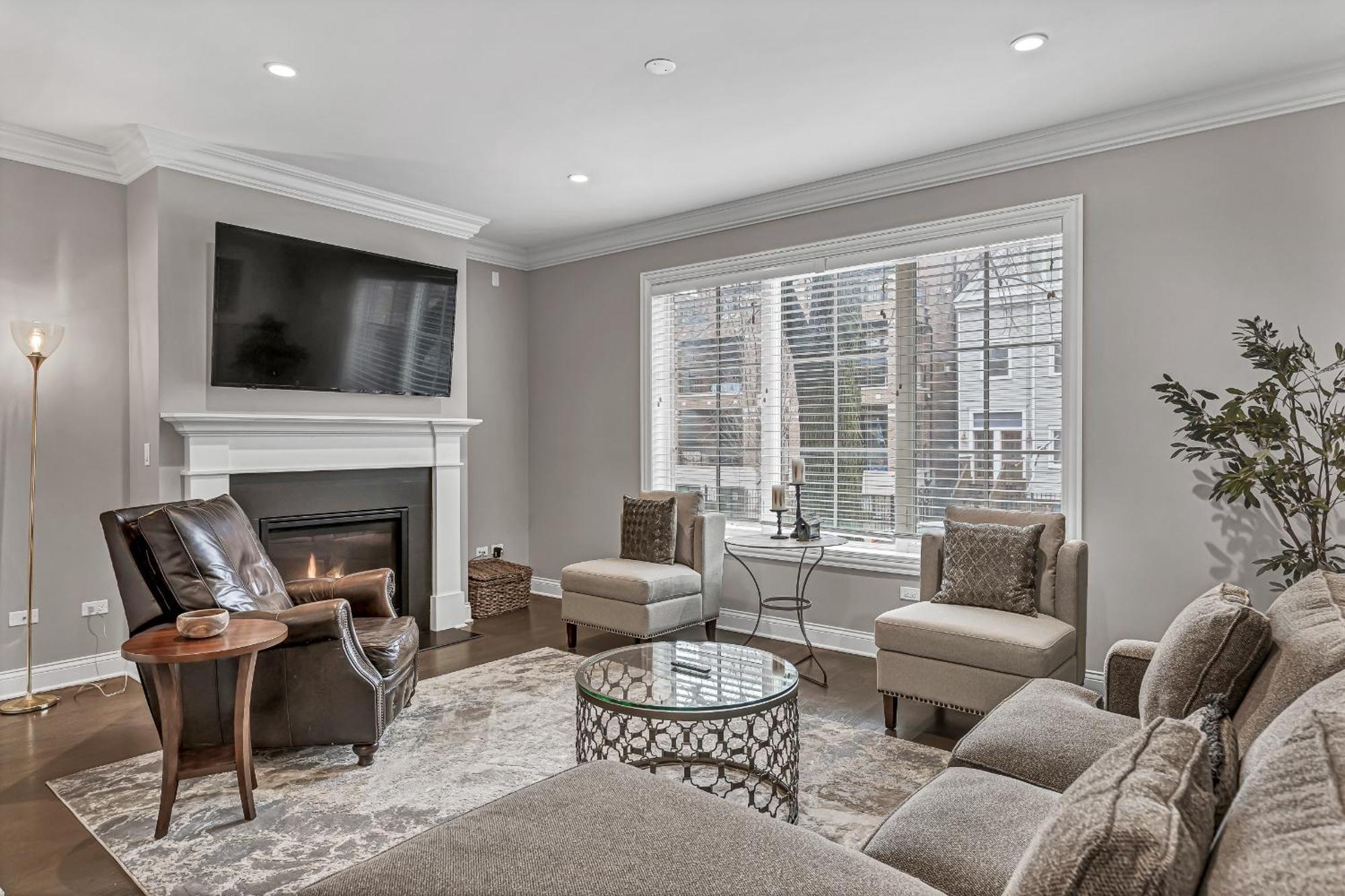 Elegant Condo-steps From Wrigley Field, 32 Nights Apartamento Chicago