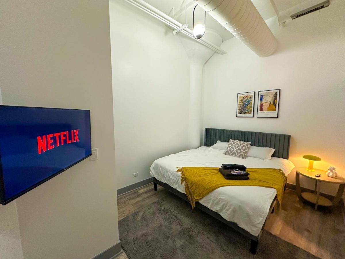 Luxury 6br With Pool Table Sleeps 12 Perfect For Group Near Mccormick Place, Grant Park And Soldier Field