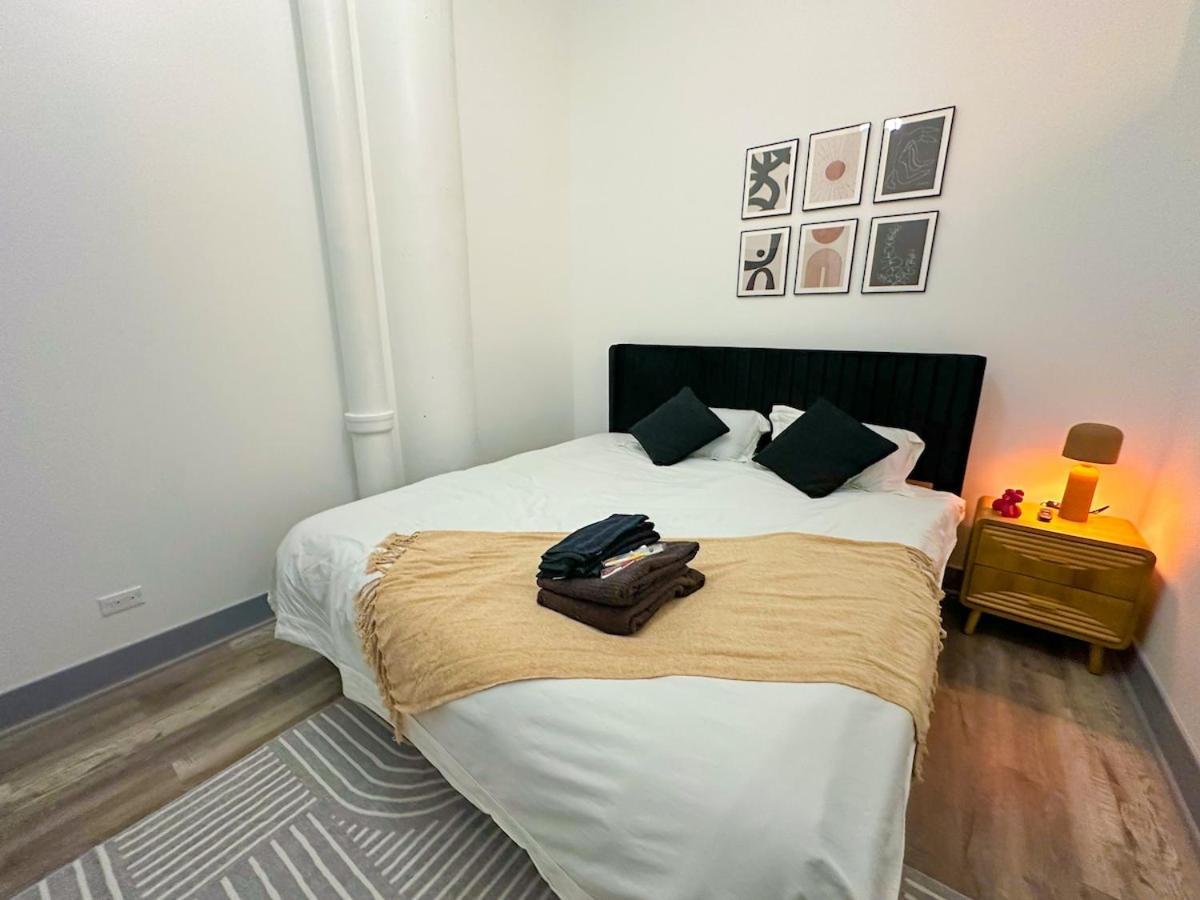 Luxury 6br With Pool Table Sleeps 12 Perfect For Group Near Mccormick Place, Grant Park And Soldier Field Apartment