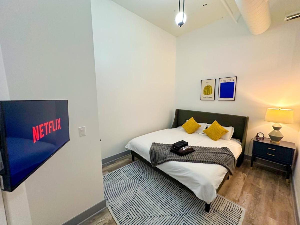 Apartment Luxury 6br With Pool Table Sleeps 12 Perfect For Group Near Mccormick Place, Grant Park And Soldier Field