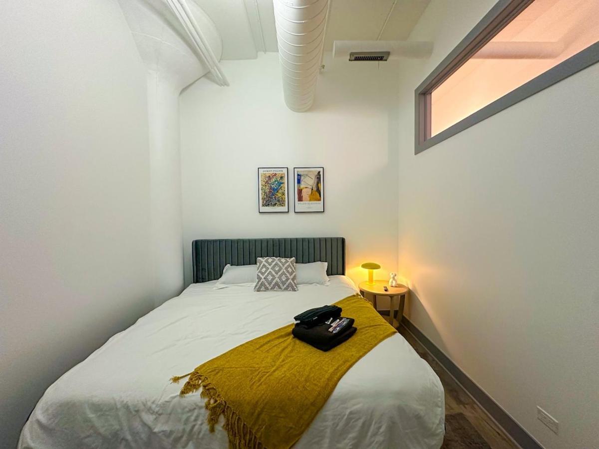 Luxury 6br With Pool Table Sleeps 12 Perfect For Group Near Mccormick Place, Grant Park And Soldier Field Apartment *