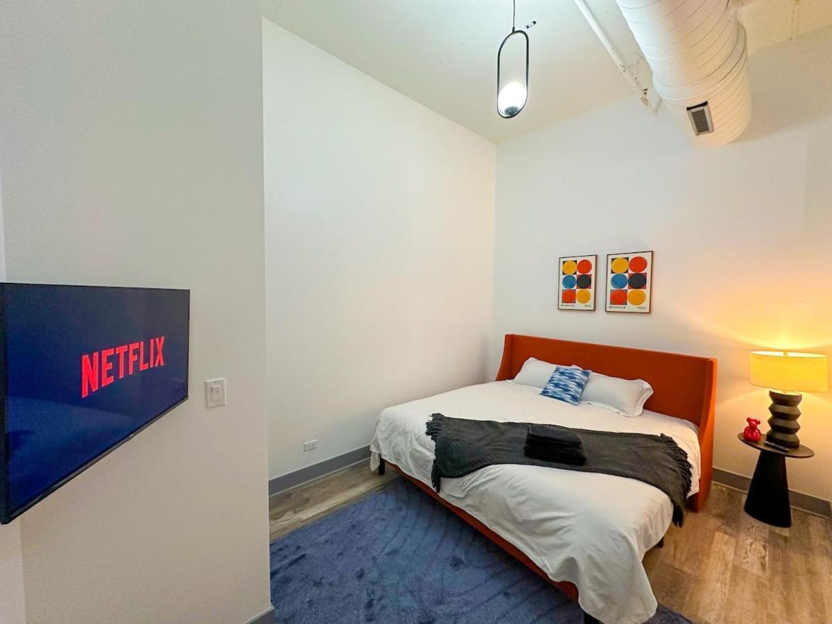 Luxury 6br With Pool Table Sleeps 12 Perfect For Group Near Mccormick Place, Grant Park And Soldier Field Apartment *