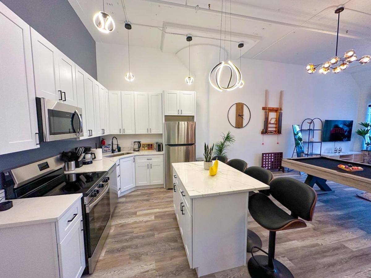 Luxury 6br With Pool Table Sleeps 12 Perfect For Group Near Mccormick Place, Grant Park And Soldier Field Apartment