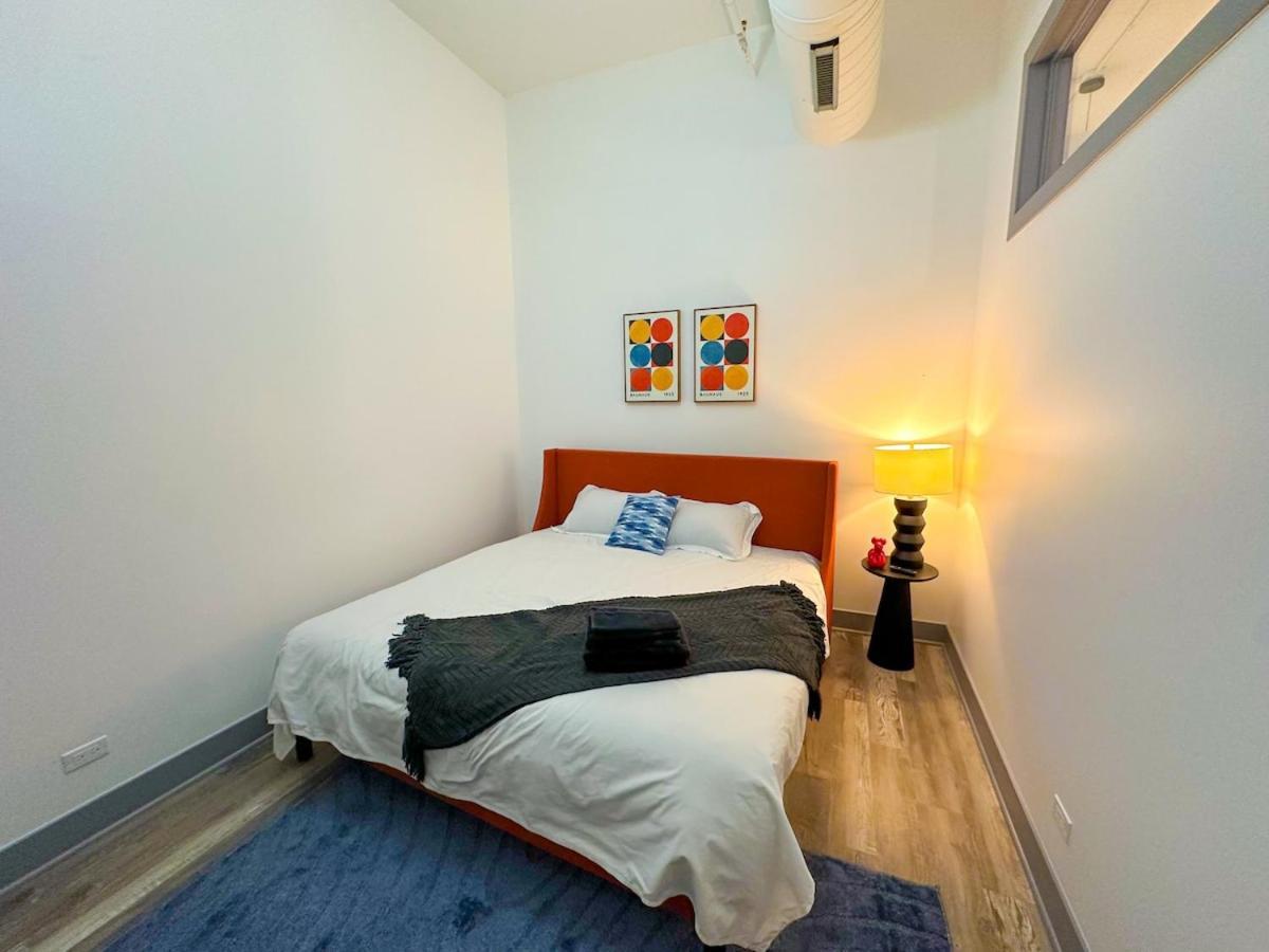 Apartment Luxury 6br With Pool Table Sleeps 12 Perfect For Group Near Mccormick Place, Grant Park And Soldier Field *