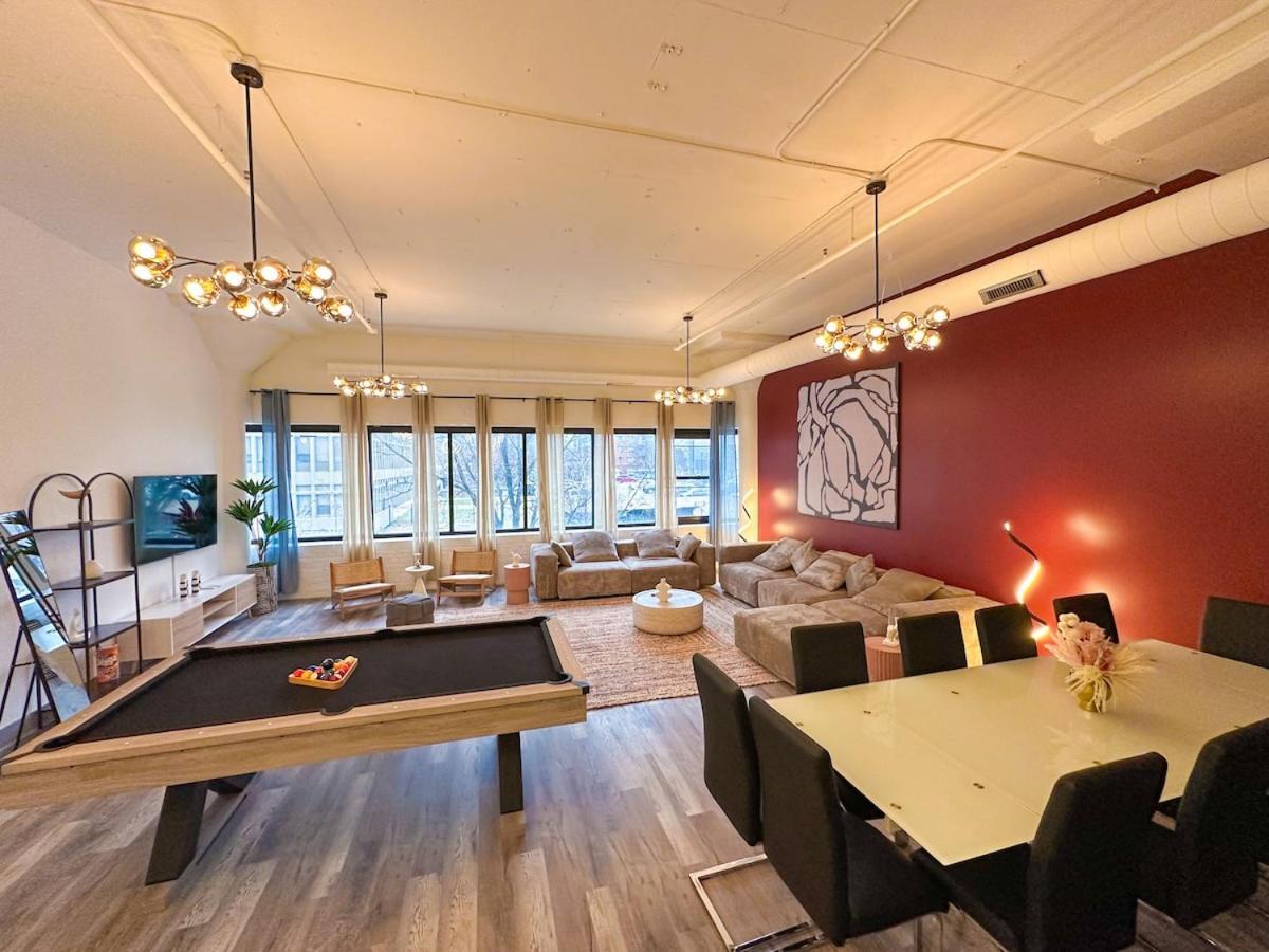 Apartment Luxury 6br With Pool Table Sleeps 12 Perfect For Group Near Mccormick Place, Grant Park And Soldier Field *