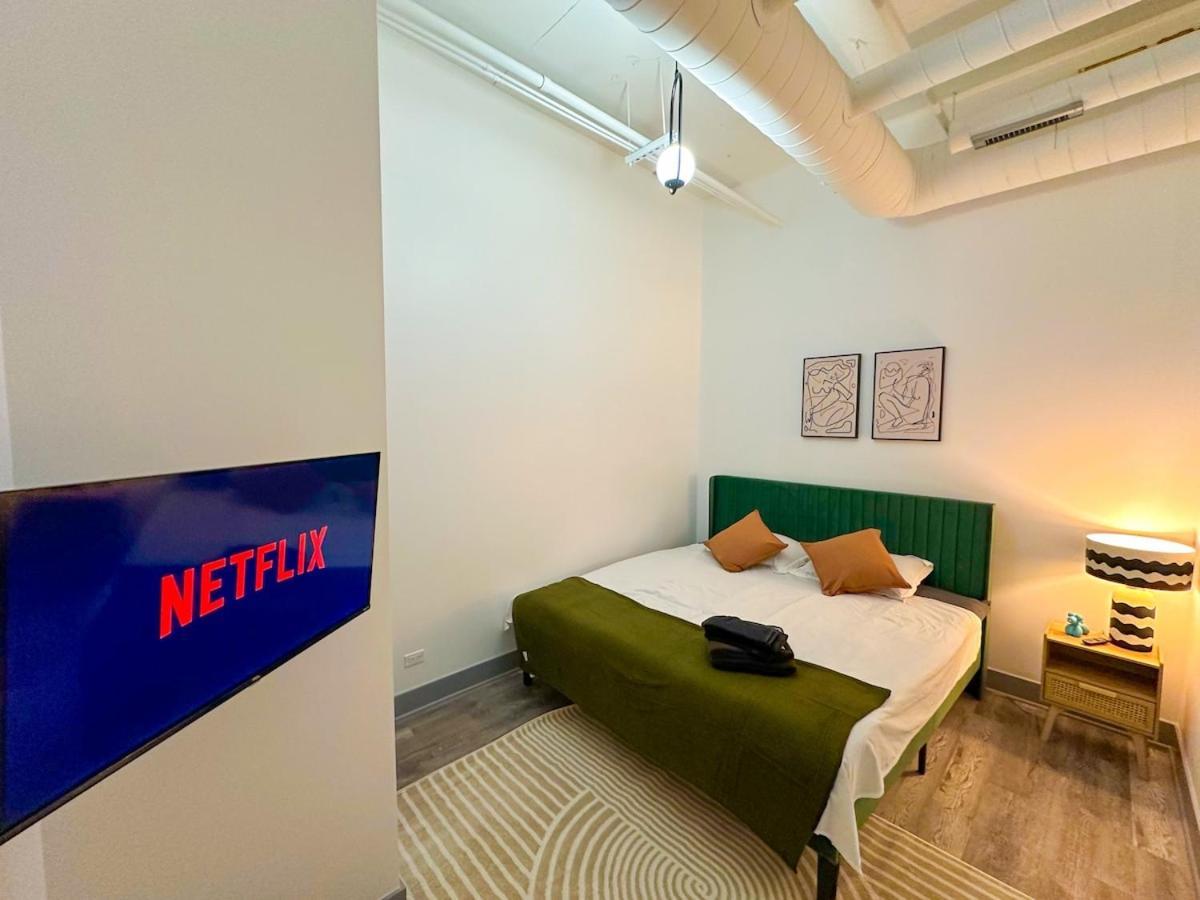 Luxury 6br With Pool Table Sleeps 12 Perfect For Group Near Mccormick Place, Grant Park And Soldier Field Apartment Chicago