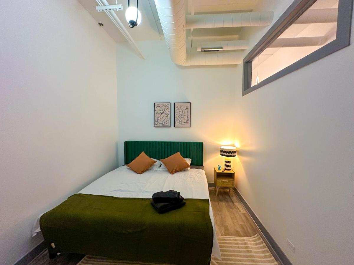 Luxury 6br With Pool Table Sleeps 12 Perfect For Group Near Mccormick Place, Grant Park And Soldier Field Apartment