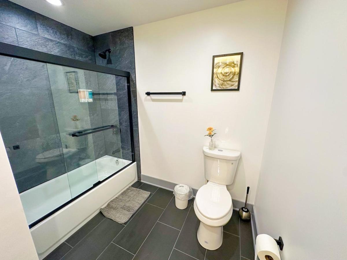 Luxury 6br With Pool Table Sleeps 12 Perfect For Group Near Mccormick Place, Grant Park And Soldier Field Chicago