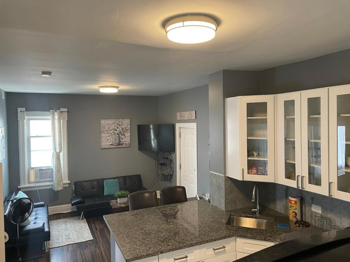 Apartment Urban Coach Penthouse - Near Train, Medical District, And Downtown Chicago