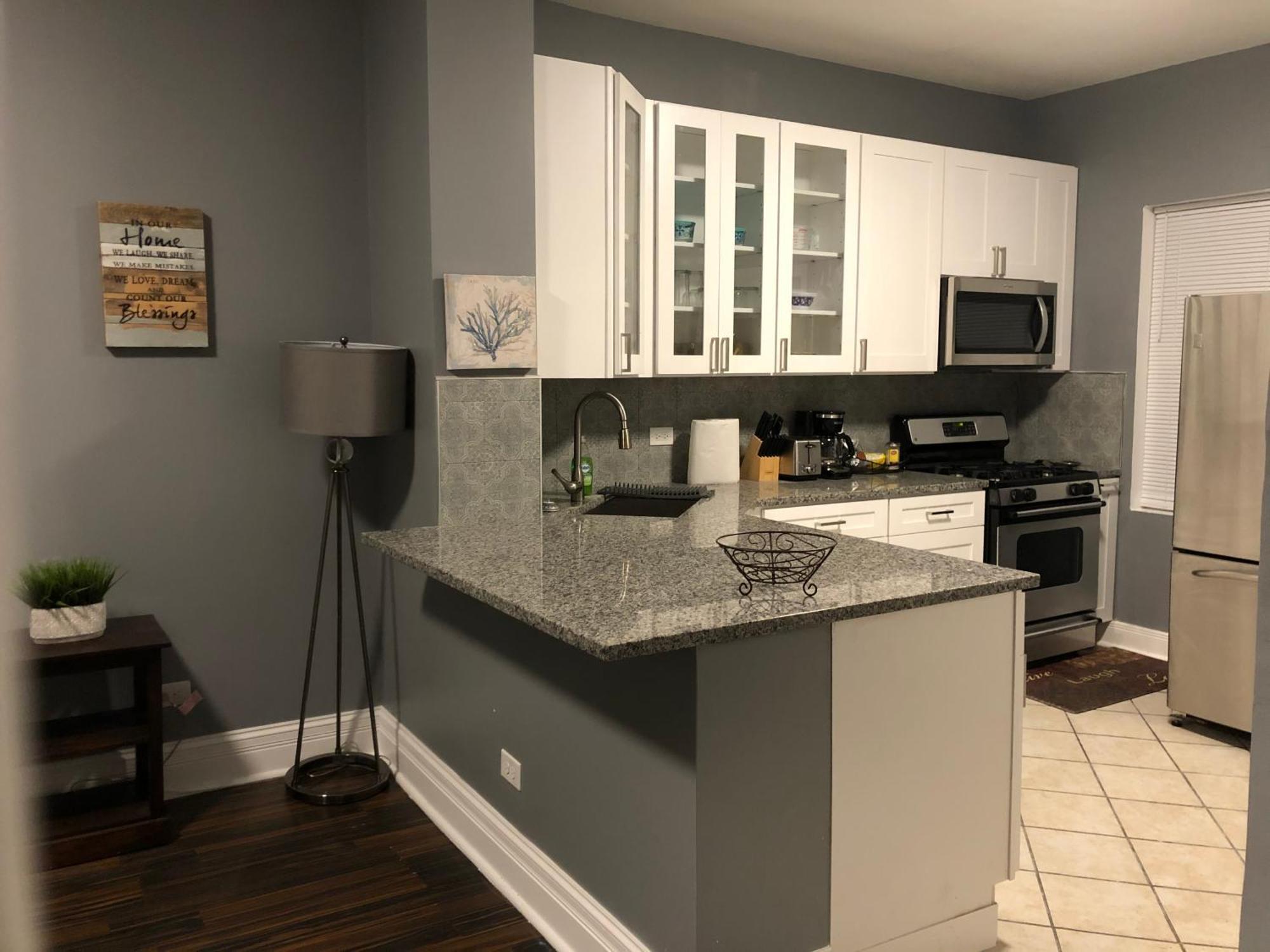 Apartment Urban Coach Penthouse - Near Train, Medical District, And Downtown