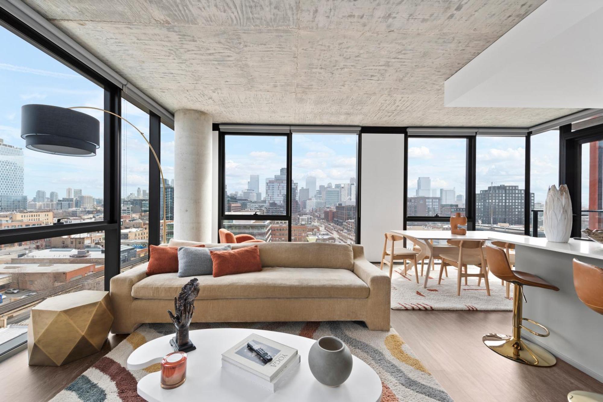 Fulbrix Bright Designer With West Loop Views *