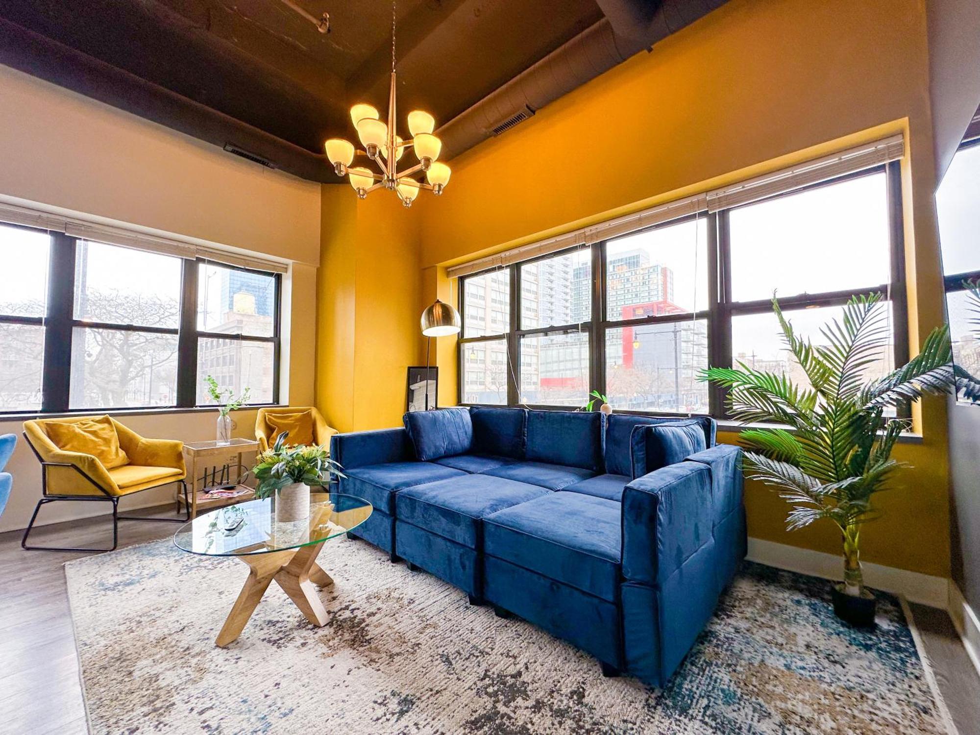 Mccormick Place 2br Spacious Corner Unit With Optional Parking Sleeps 6 Guests Near Soldier Field And Grant Park Apartment