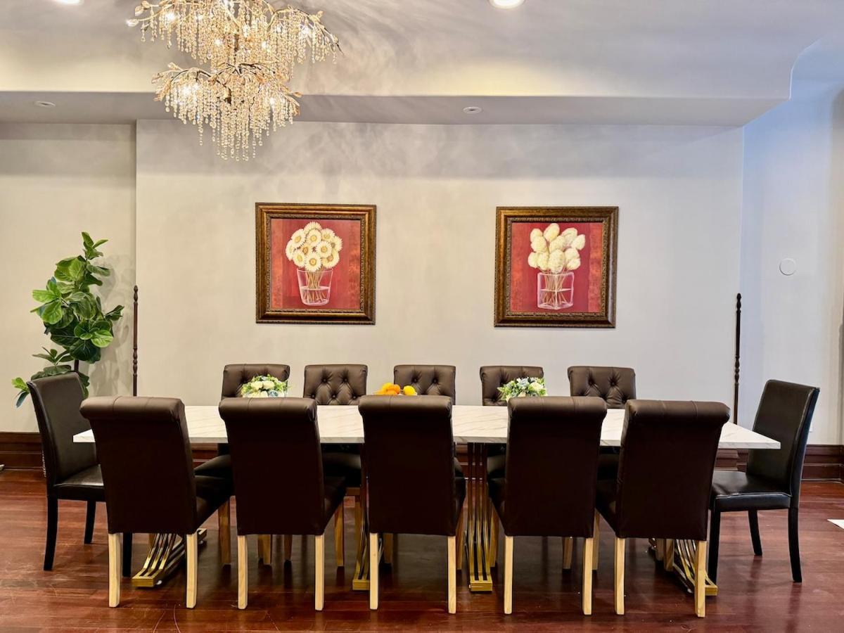 Holiday home Spectacular Gilded Age 6 Bedroom Gold Coast Mansion With Deck