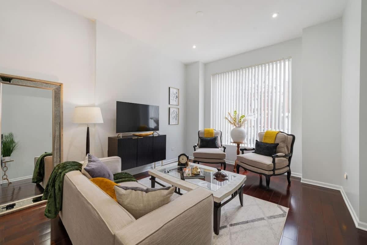 Apartment Chic And Cozy 3-bed Escape In *