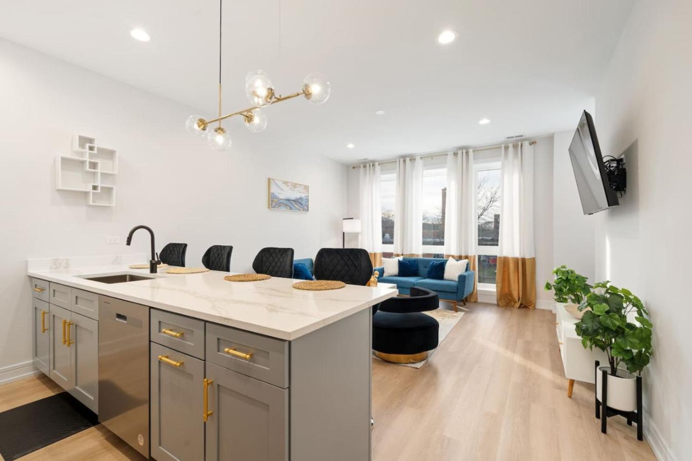 Apartment Affordable Private - Shared Chicago