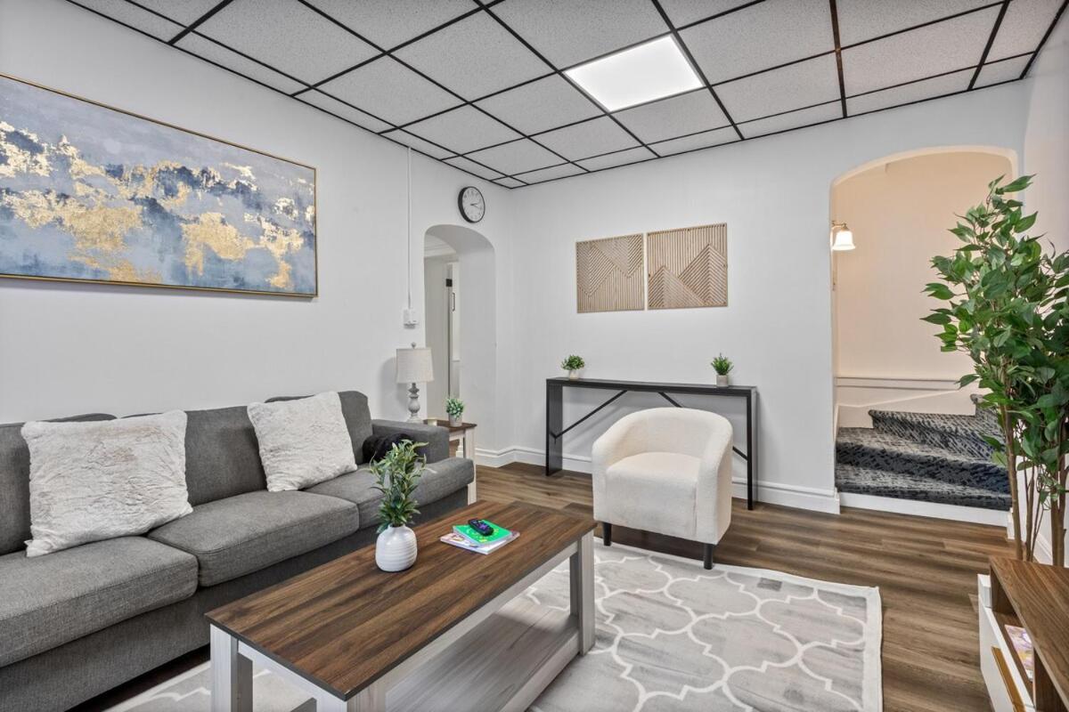 Chic 2br Getaway Queen Beds Fast Wifi Apartment