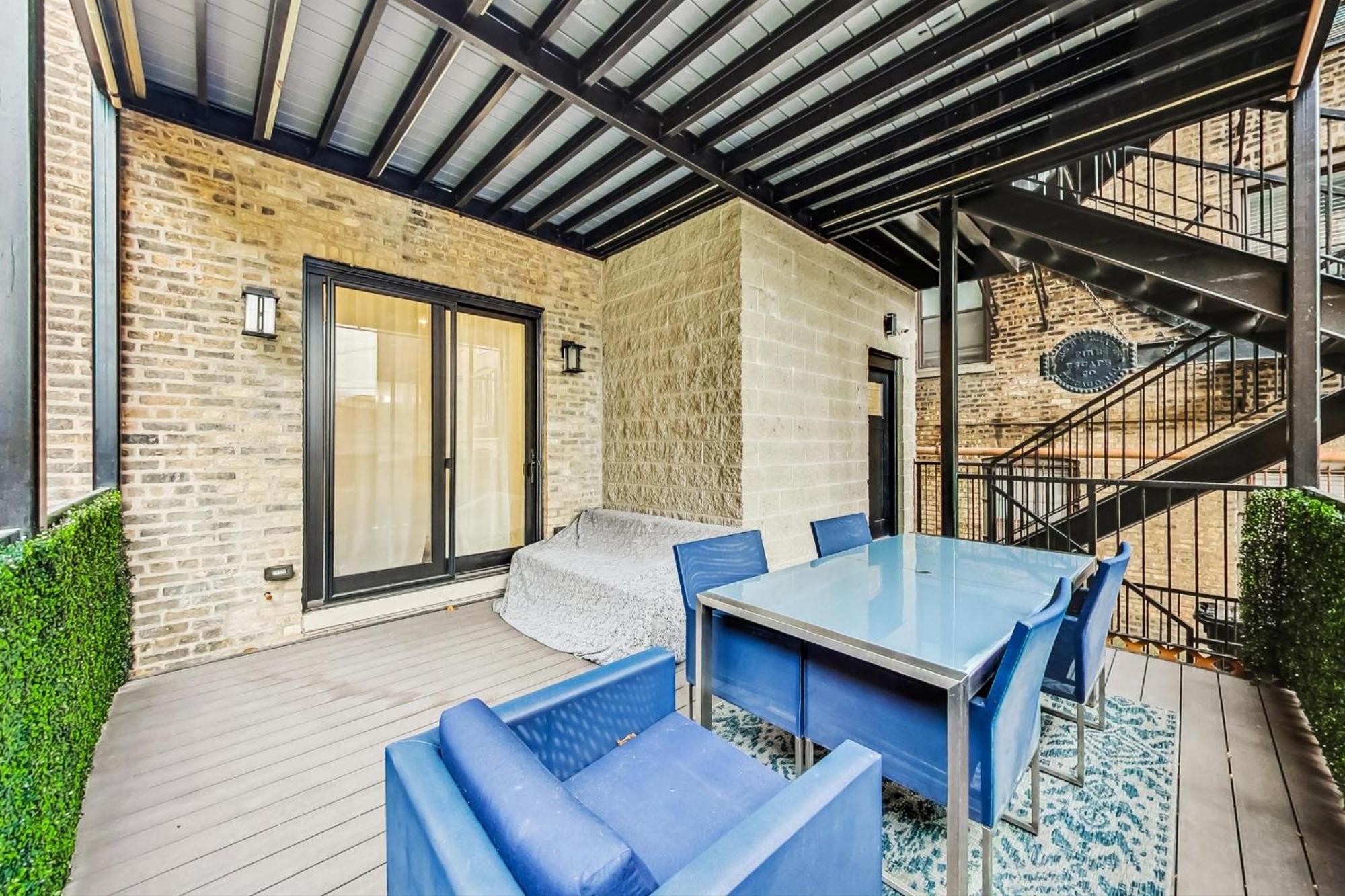 Luxurious Lincoln Park With Gourmet Kitchen *