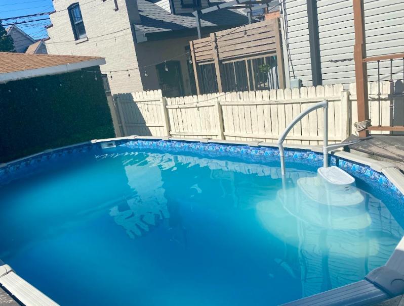 Stunning In Prime With Private Pool *