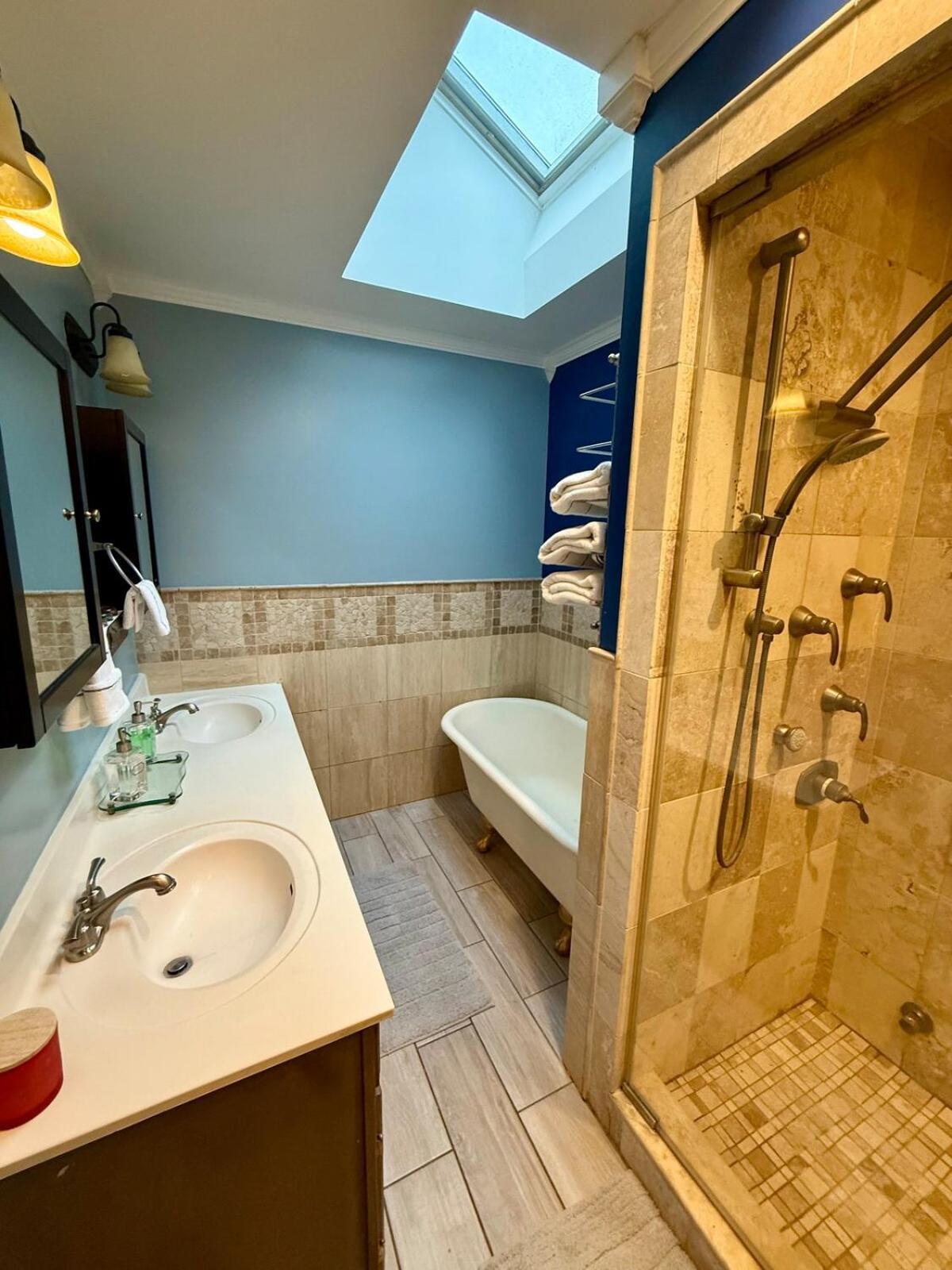 Apartment Stunning In Prime With Private Pool Chicago