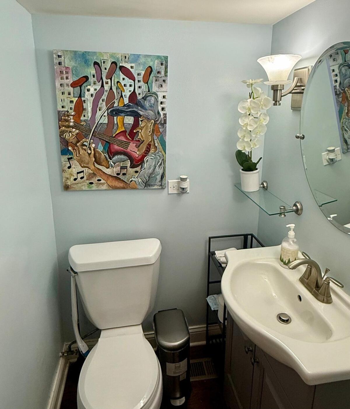 Apartment Stunning In Prime With Private Pool *