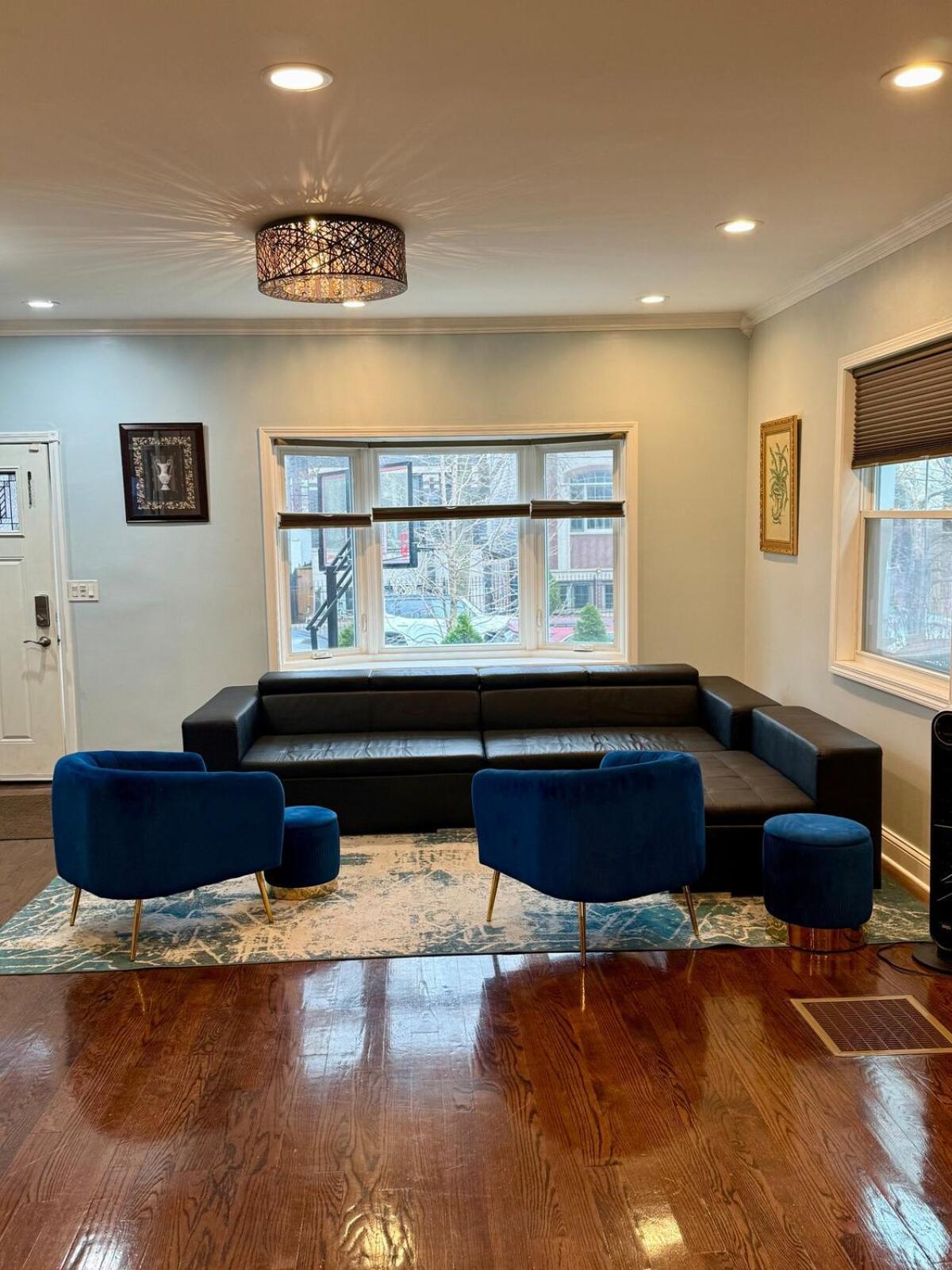 Stunning In Prime With Private Pool Apartment *