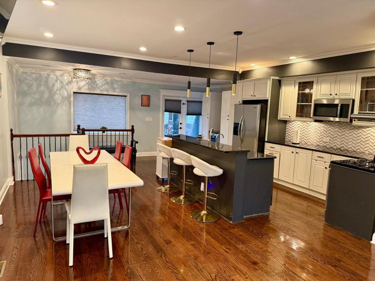 Apartment Stunning In Prime With Private Pool Chicago