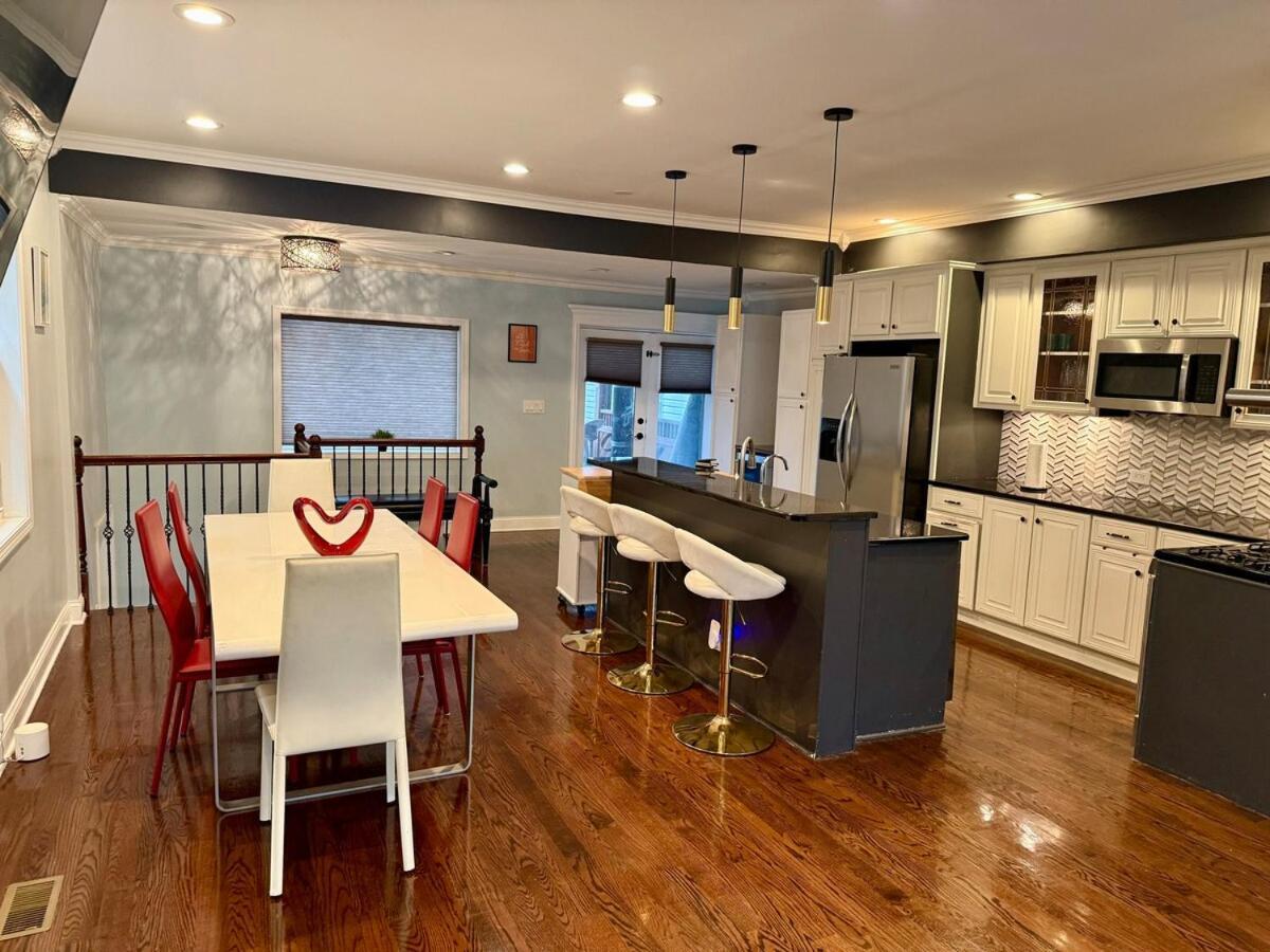 Stunning In Prime With Private Pool Apartment *
