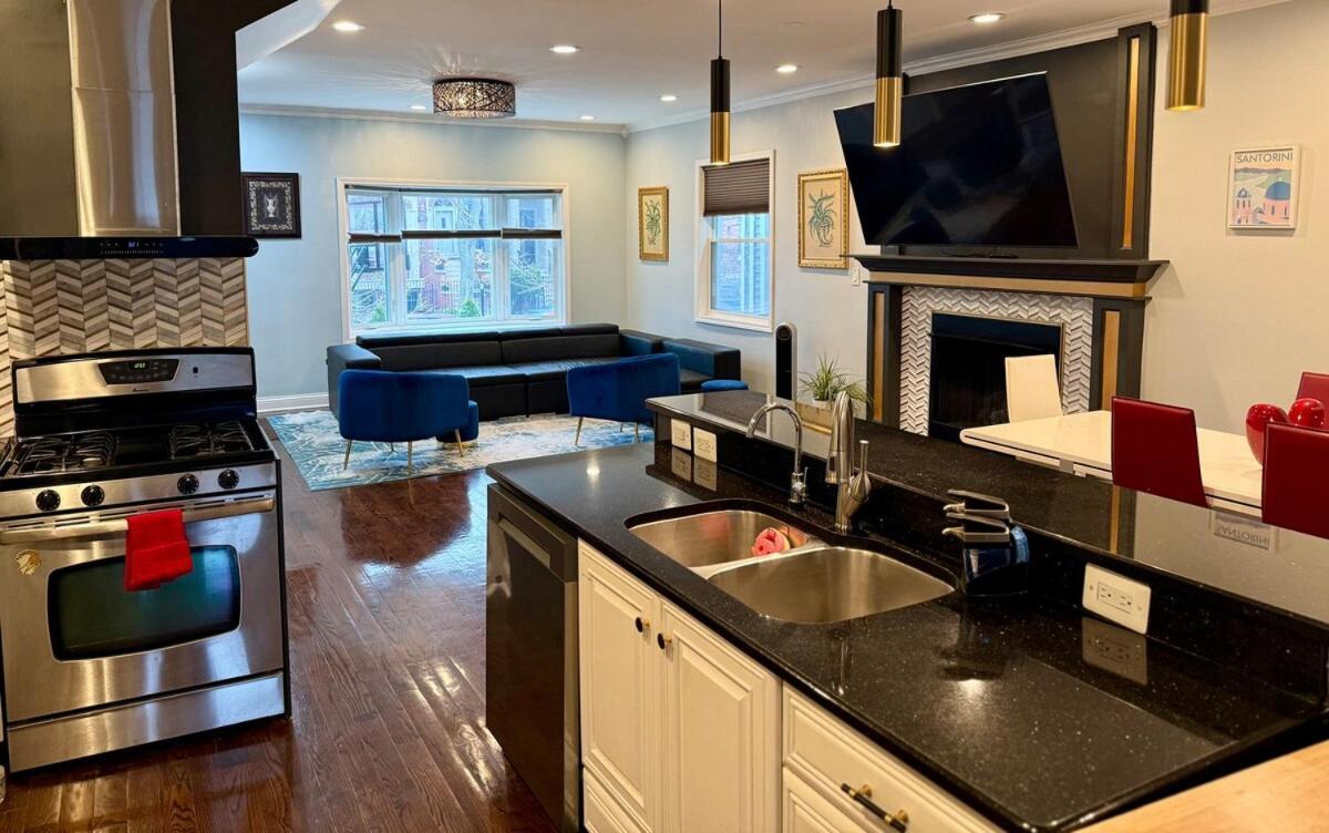 Stunning In Prime With Private Pool *