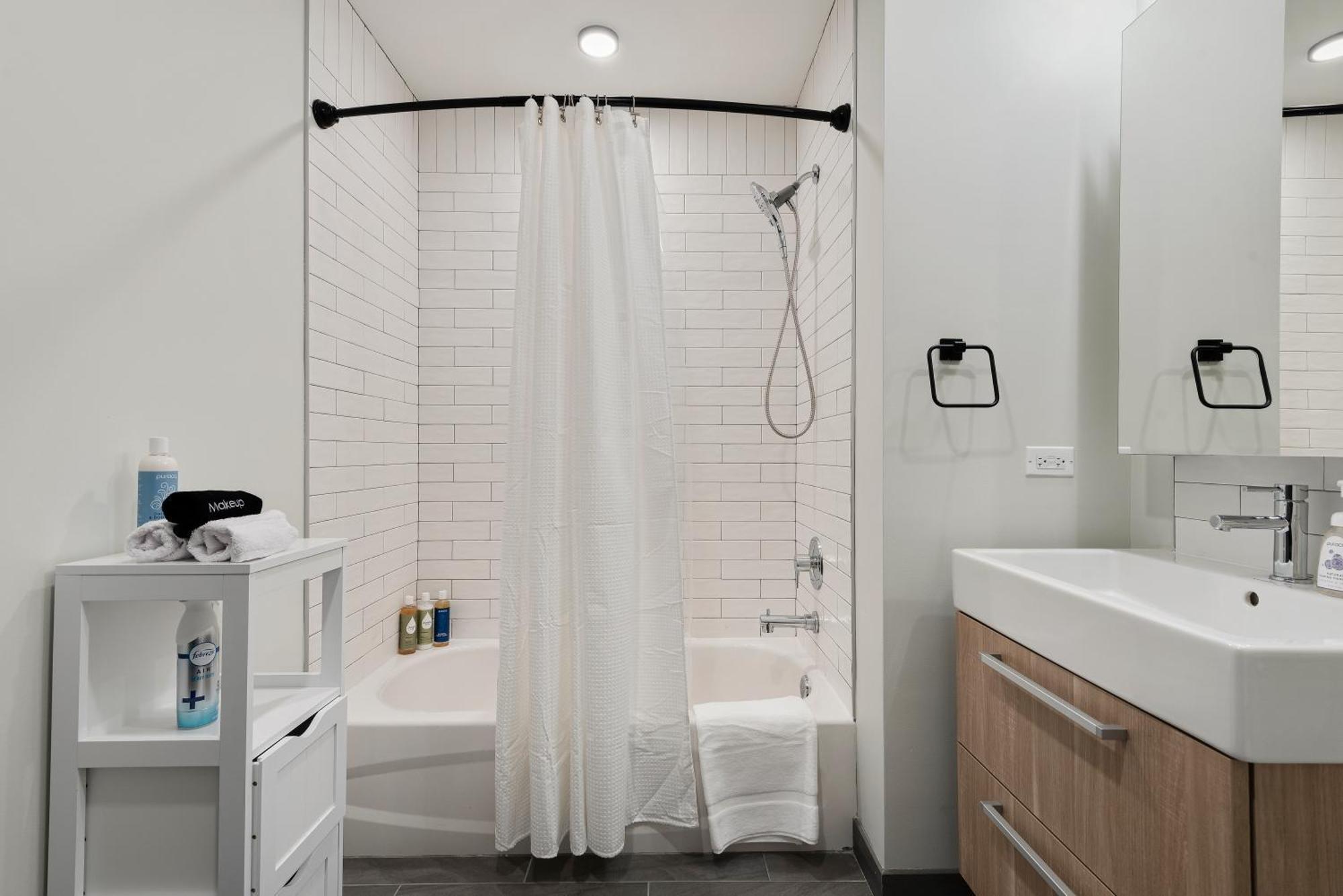 Experience Downtown At Millennium - Luxury In The Loop Apartment