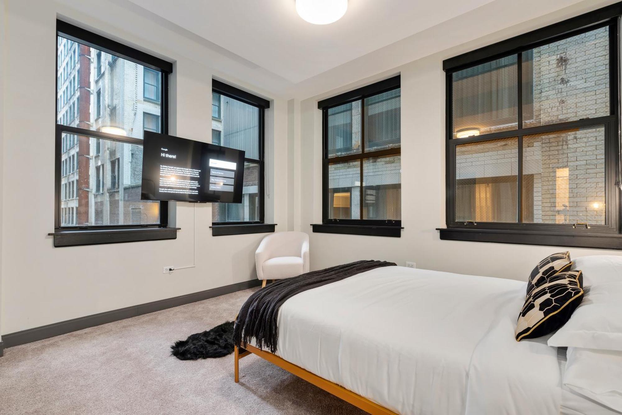 Experience Downtown At Millennium - Luxury In The Loop Apartment