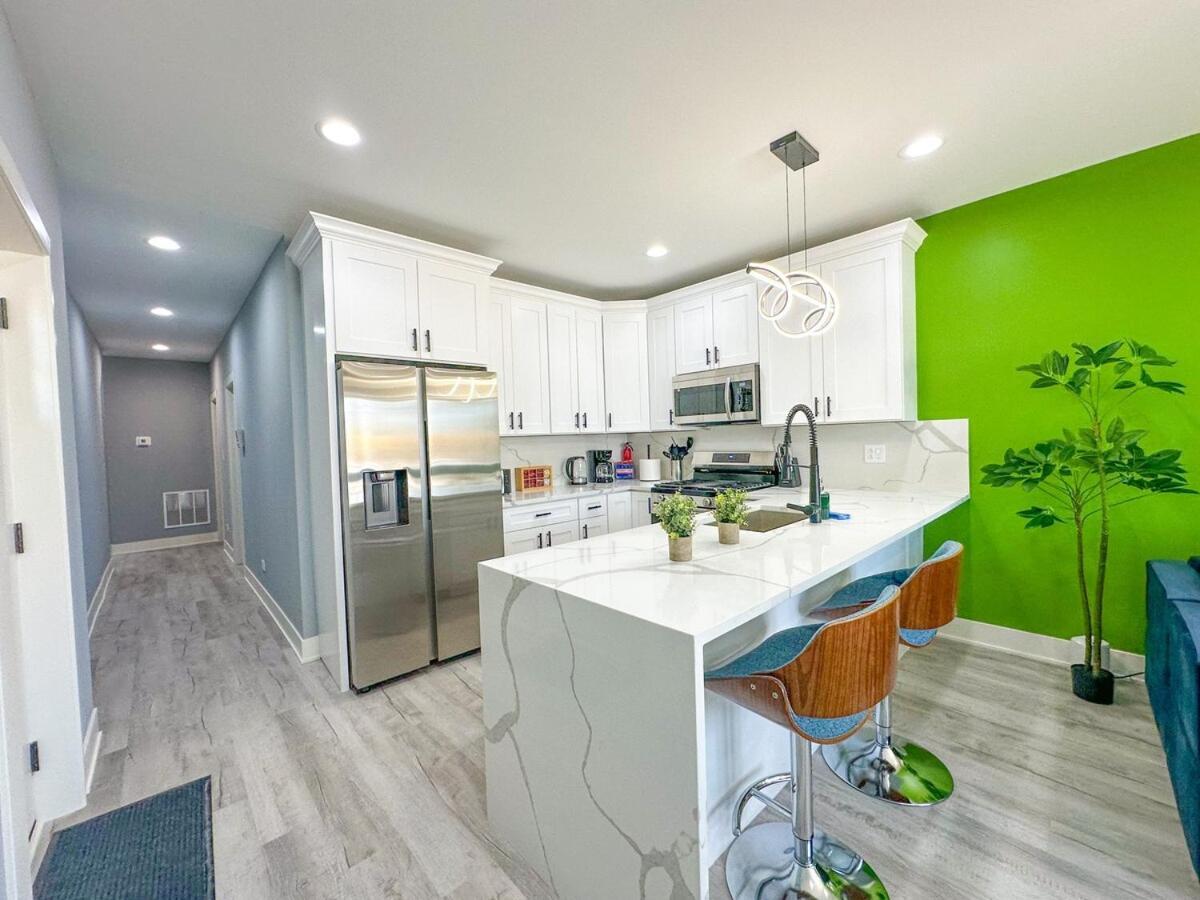 Pilsen Art Center Family Friendly 3Br Retreat With Free Parking Near Medical District, Douglas Park And University Illinois Chicago Apartment *