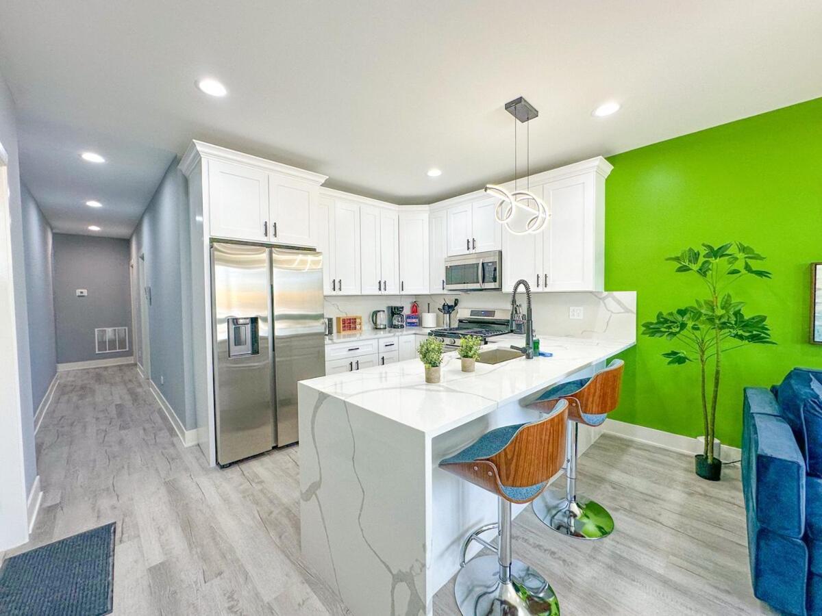 Pilsen Art Center Family Friendly 3Br Retreat With Free Parking Near Medical District, Douglas Park And University Illinois Chicago Apartment *