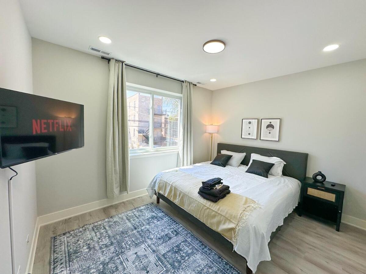 Pilsen Art Center Family Friendly 3Br Retreat With Free Parking Near Medical District, Douglas Park And University Illinois Chicago Apartment *