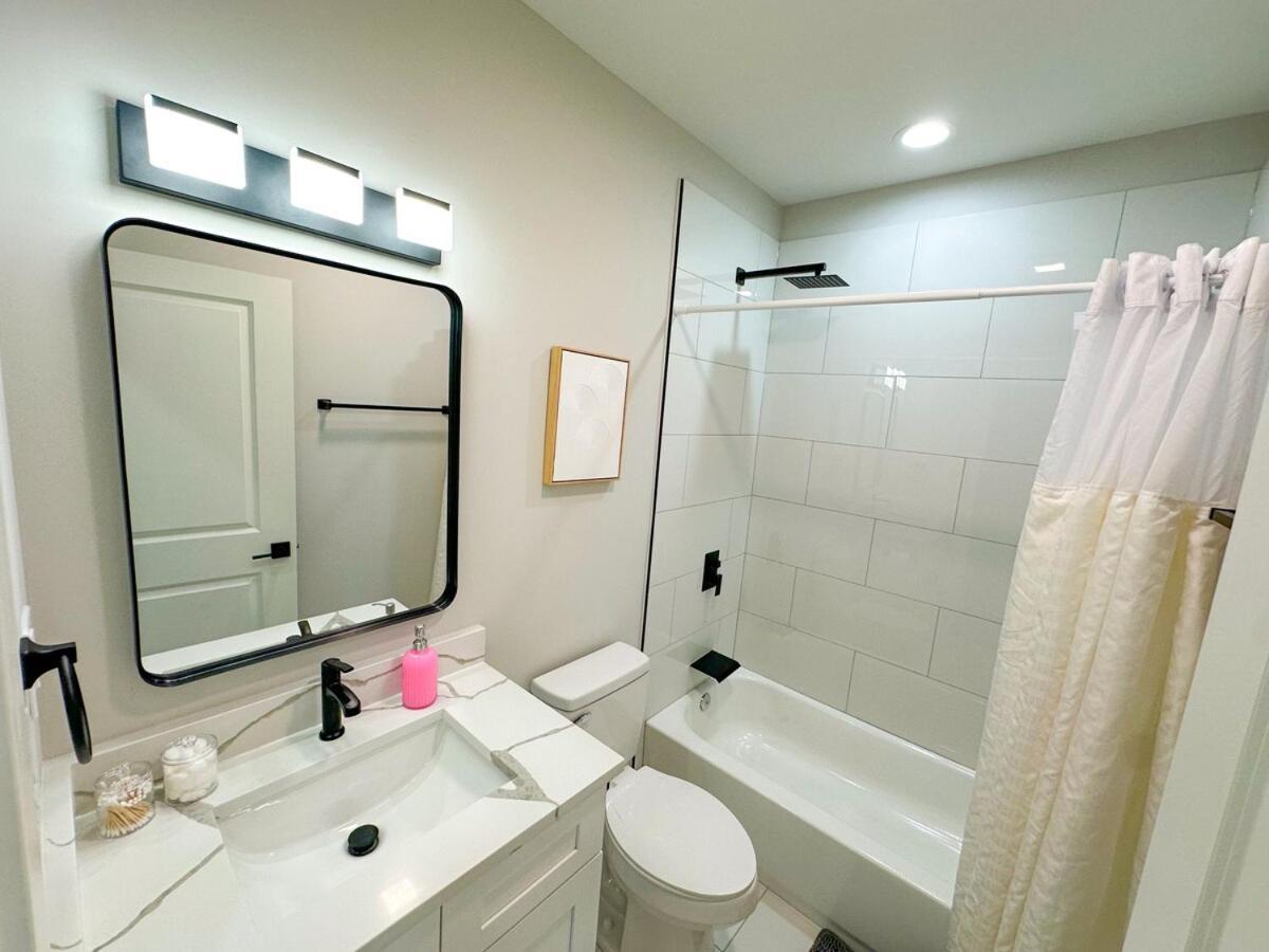 Pilsen Art Center Family Friendly 3Br Retreat With Free Parking Near Medical District, Douglas Park And University Illinois Chicago * Chicago