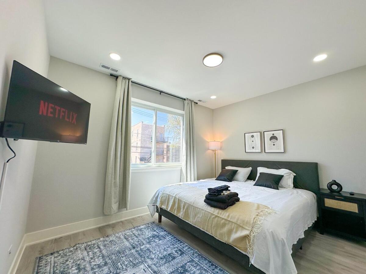 Pilsen Art Center Family Friendly 3Br Retreat With Free Parking Near Medical District, Douglas Park And University Illinois Chicago Apartment *
