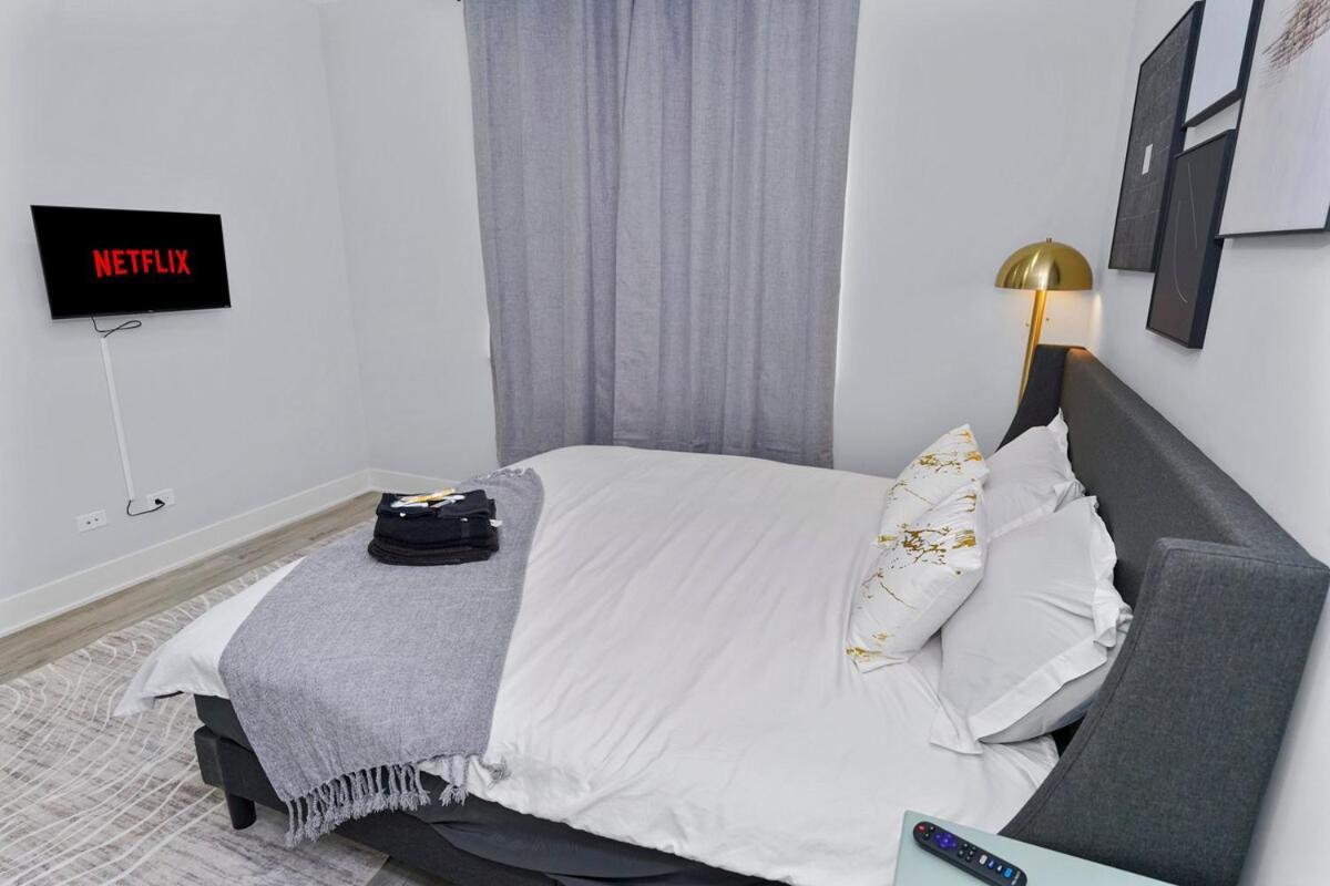Stylish Cozy 3Br Retreat With Free Parking Near Pilsen Art Center, Douglas Park And University Of Illinois Chicago Apartment