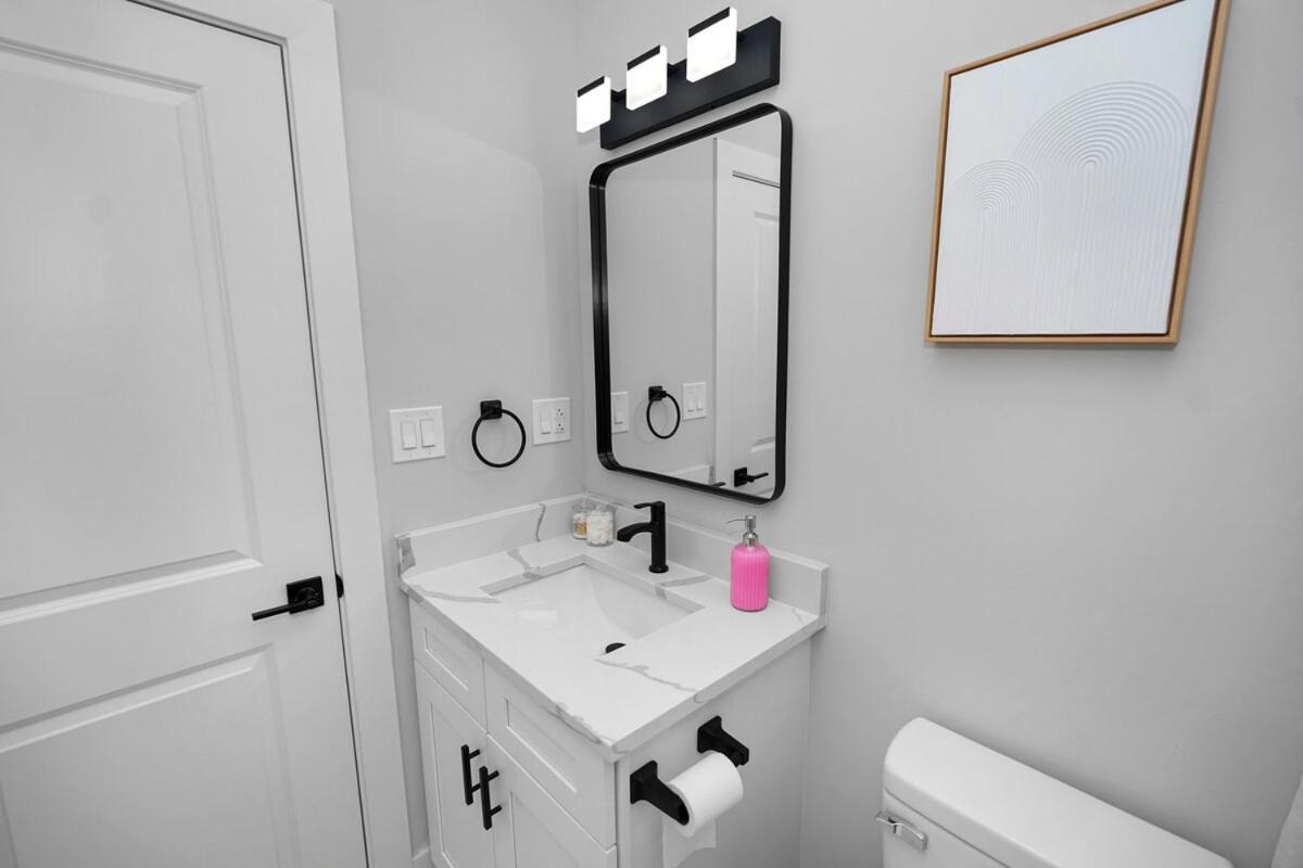 Stylish Cozy 3Br Retreat With Free Parking Near Pilsen Art Center, Douglas Park And University Of Illinois Chicago