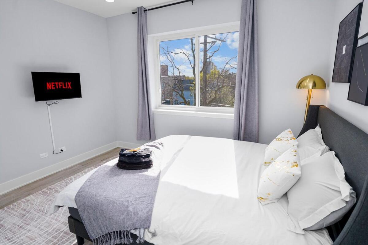 Stylish Cozy 3Br Retreat With Free Parking Near Pilsen Art Center, Douglas Park And University Of Illinois Chicago Apartment