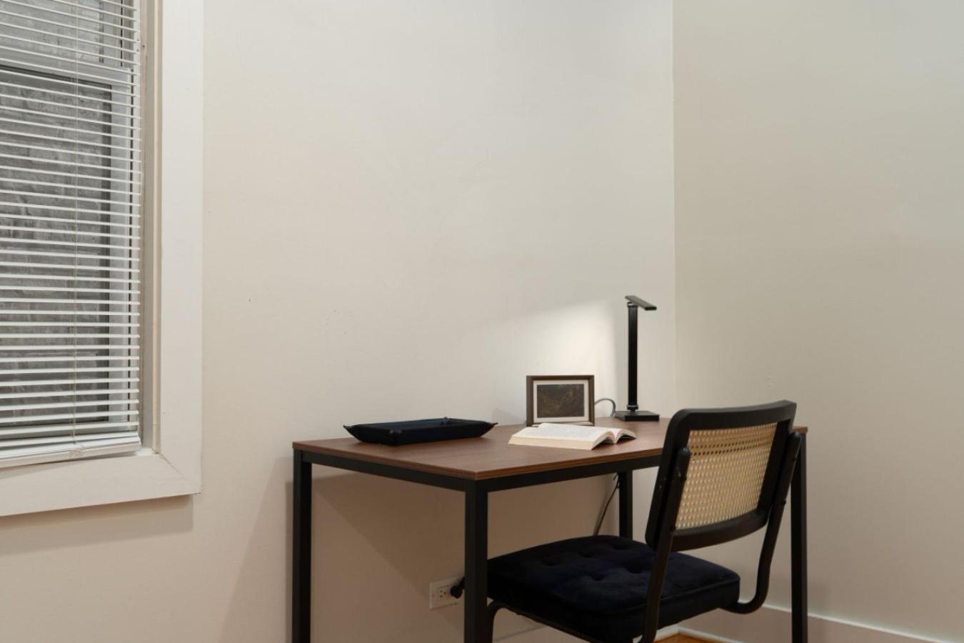 Apartment Bucktown 2br With Office And Courtyard *