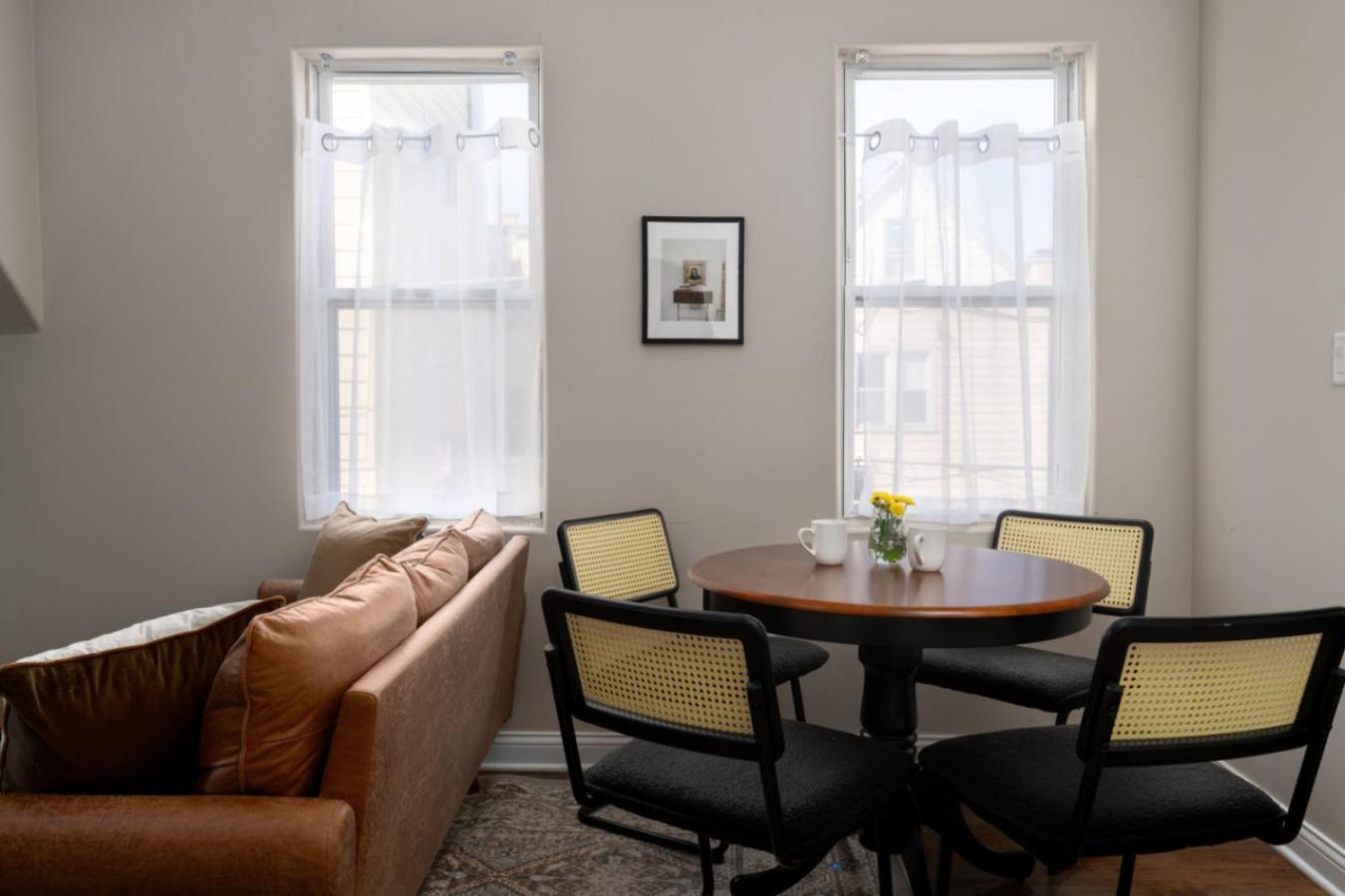 Apartment Logan Square Penthouse With Parking And Patio *