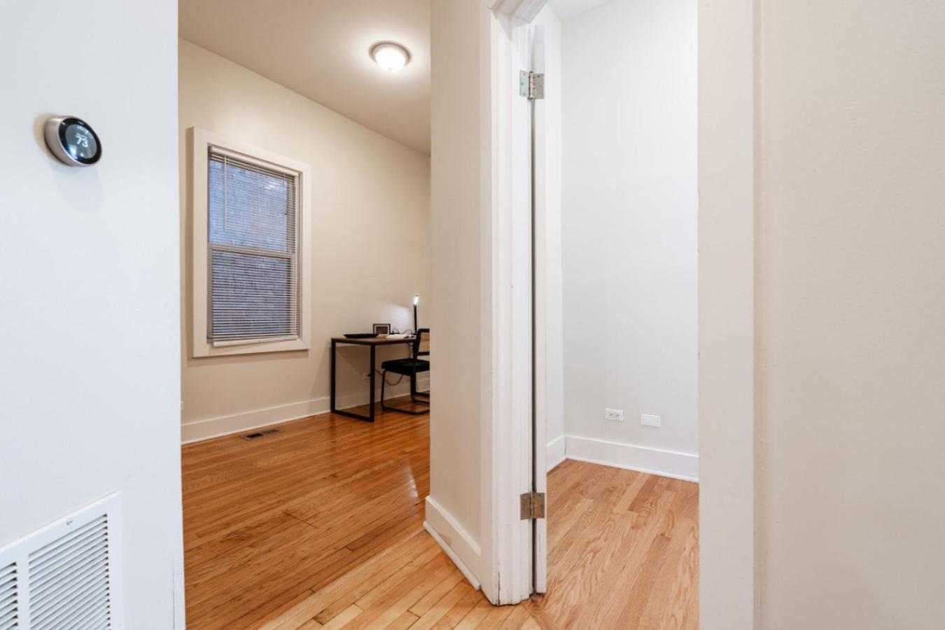 Bucktown 2br With Office And Courtyard Apartment Chicago