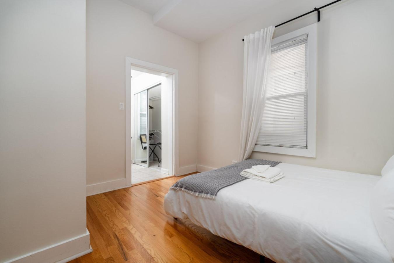 Bucktown 2br With Office And Courtyard Chicago