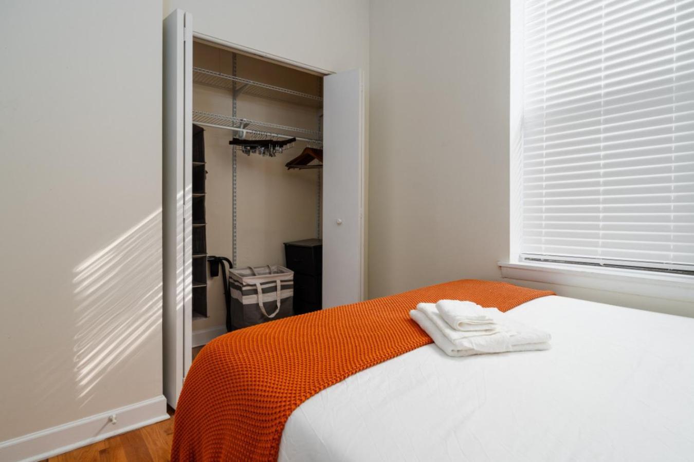 Apartment Ukrainian Village 3br