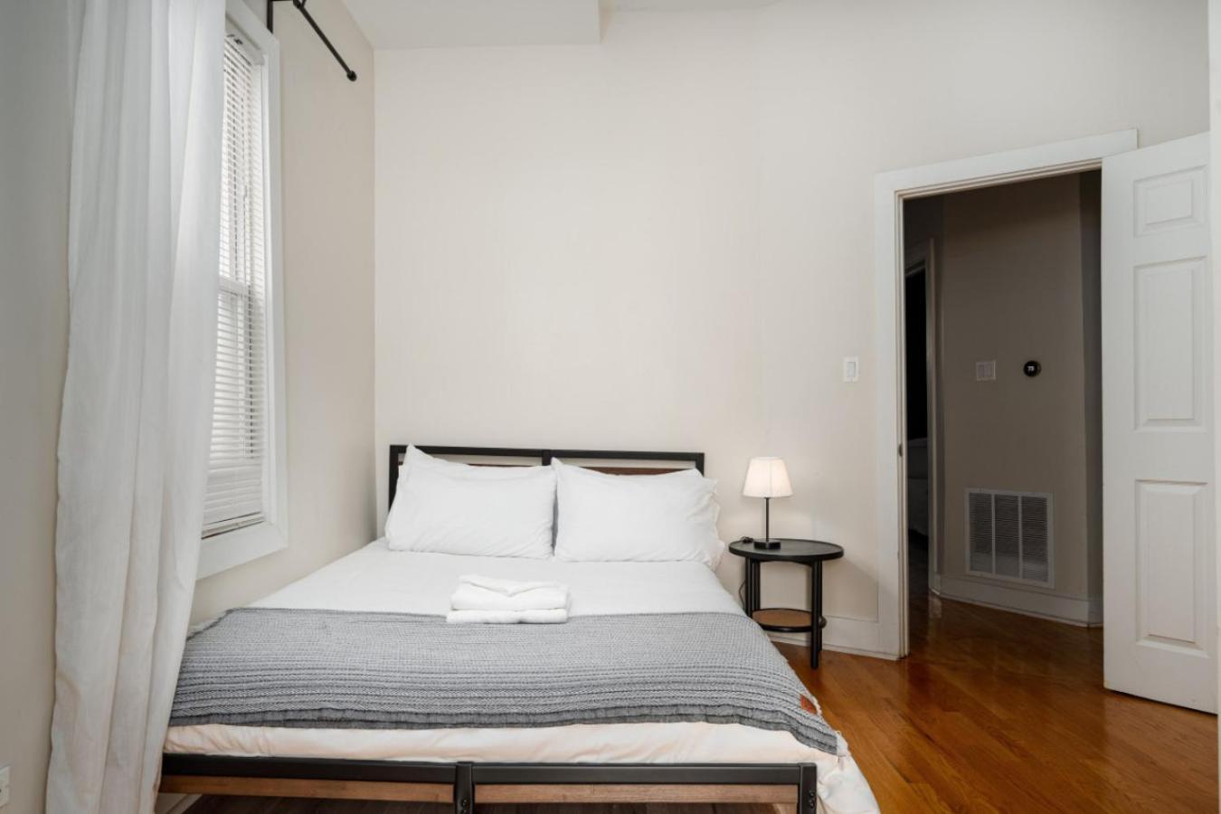 Bucktown 2br With Office And Courtyard Apartment *
