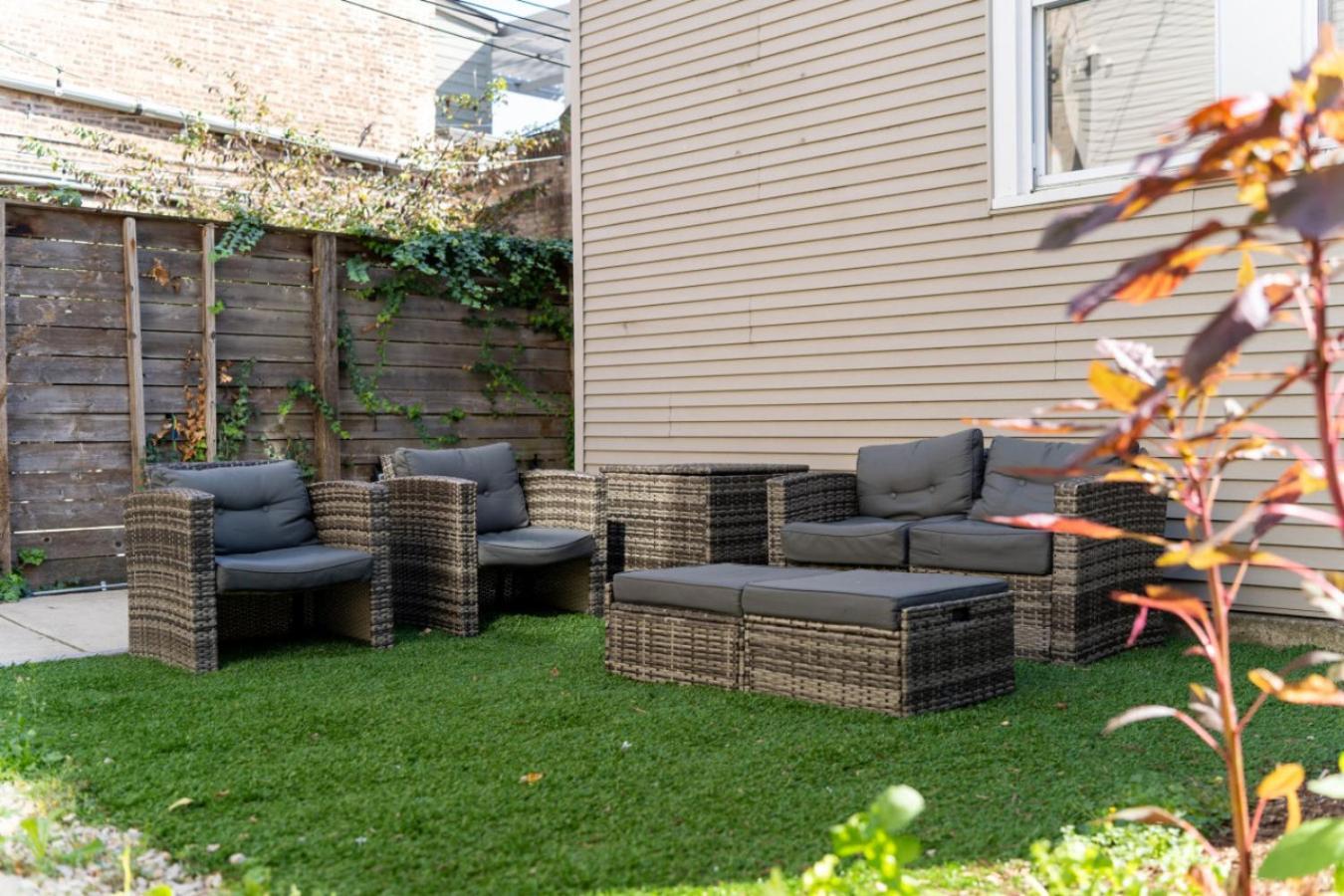 Bucktown 2br With Office And Courtyard Chicago
