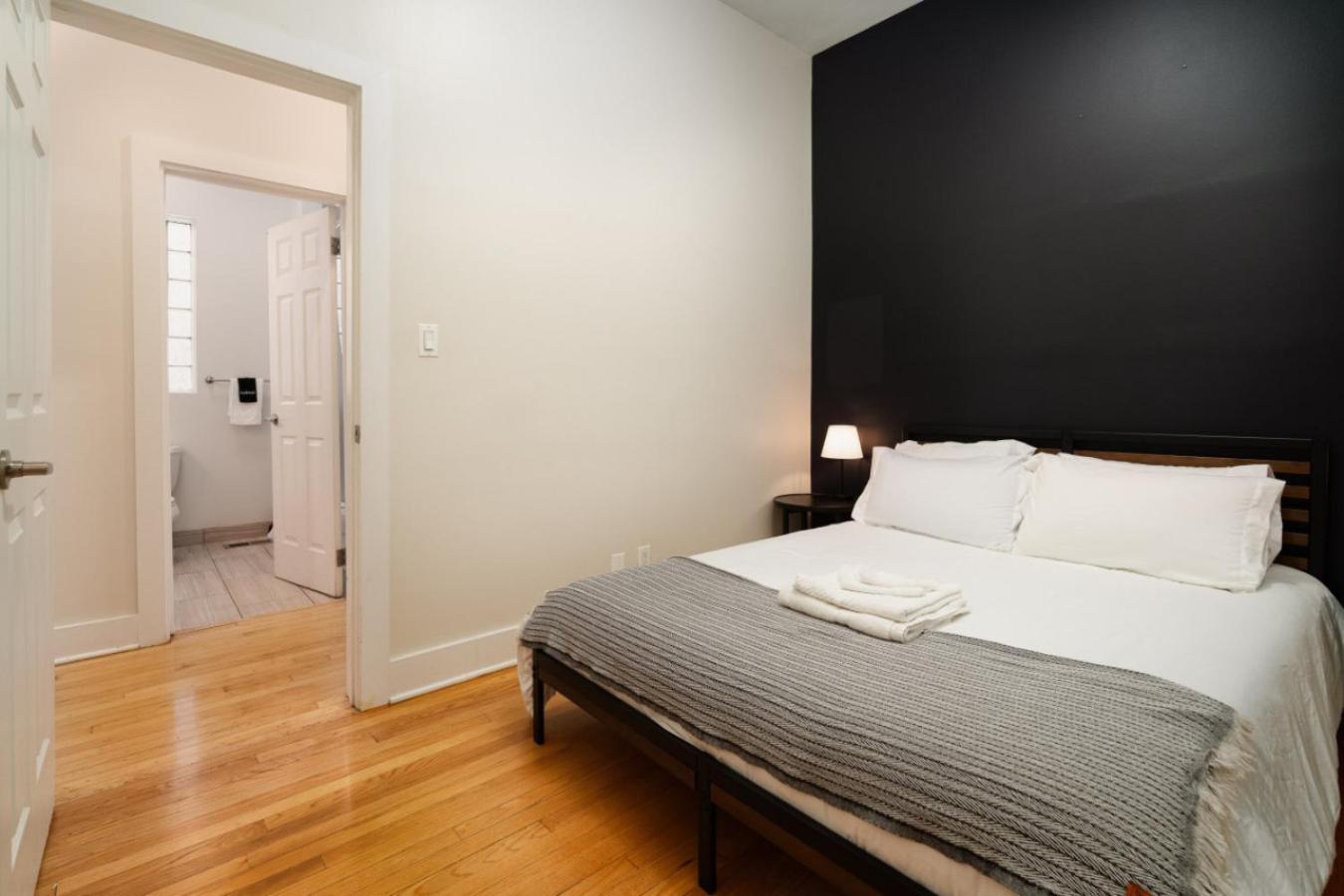 Bucktown 2br With Office And Courtyard
