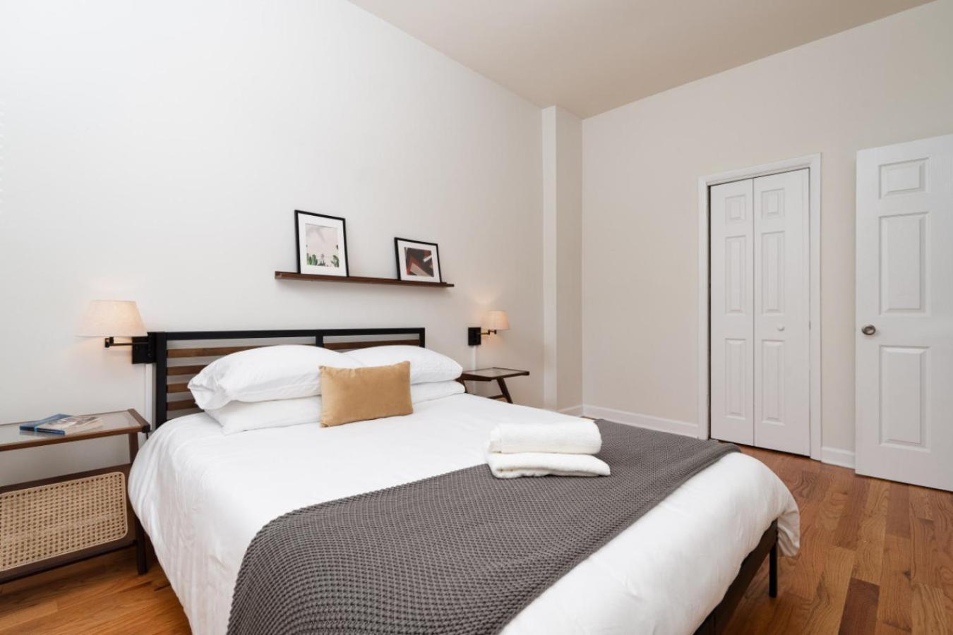Ukrainian Village 3br Apartment *