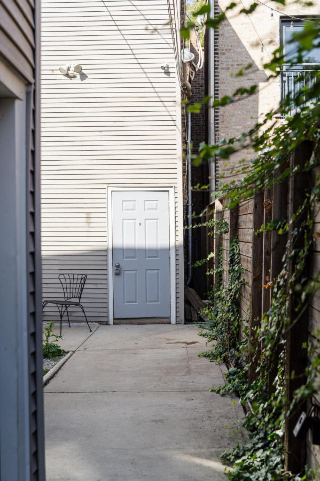 Bucktown 2br With Office And Courtyard Apartment