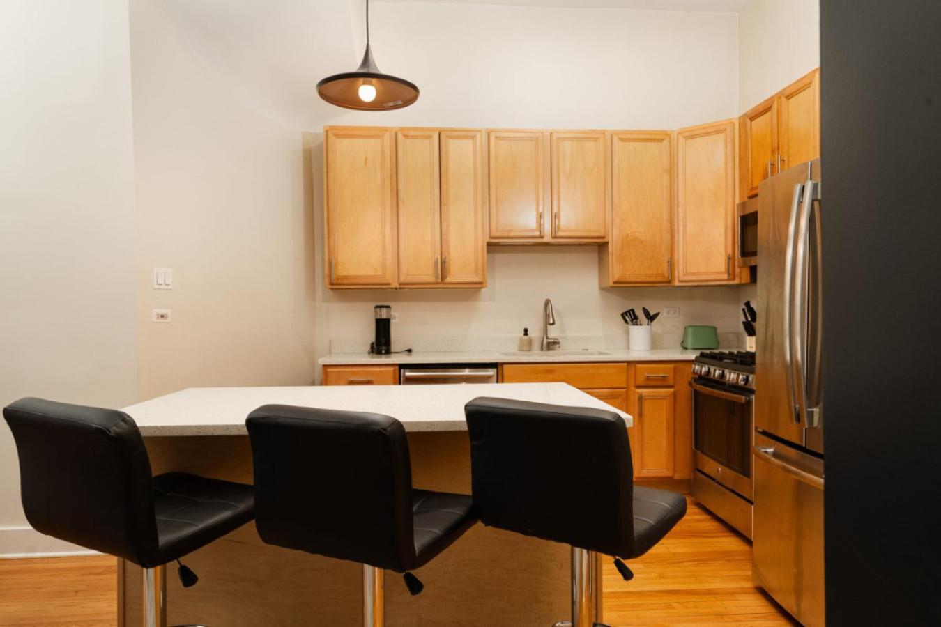 Apartment Bucktown 2br With Office And Courtyard