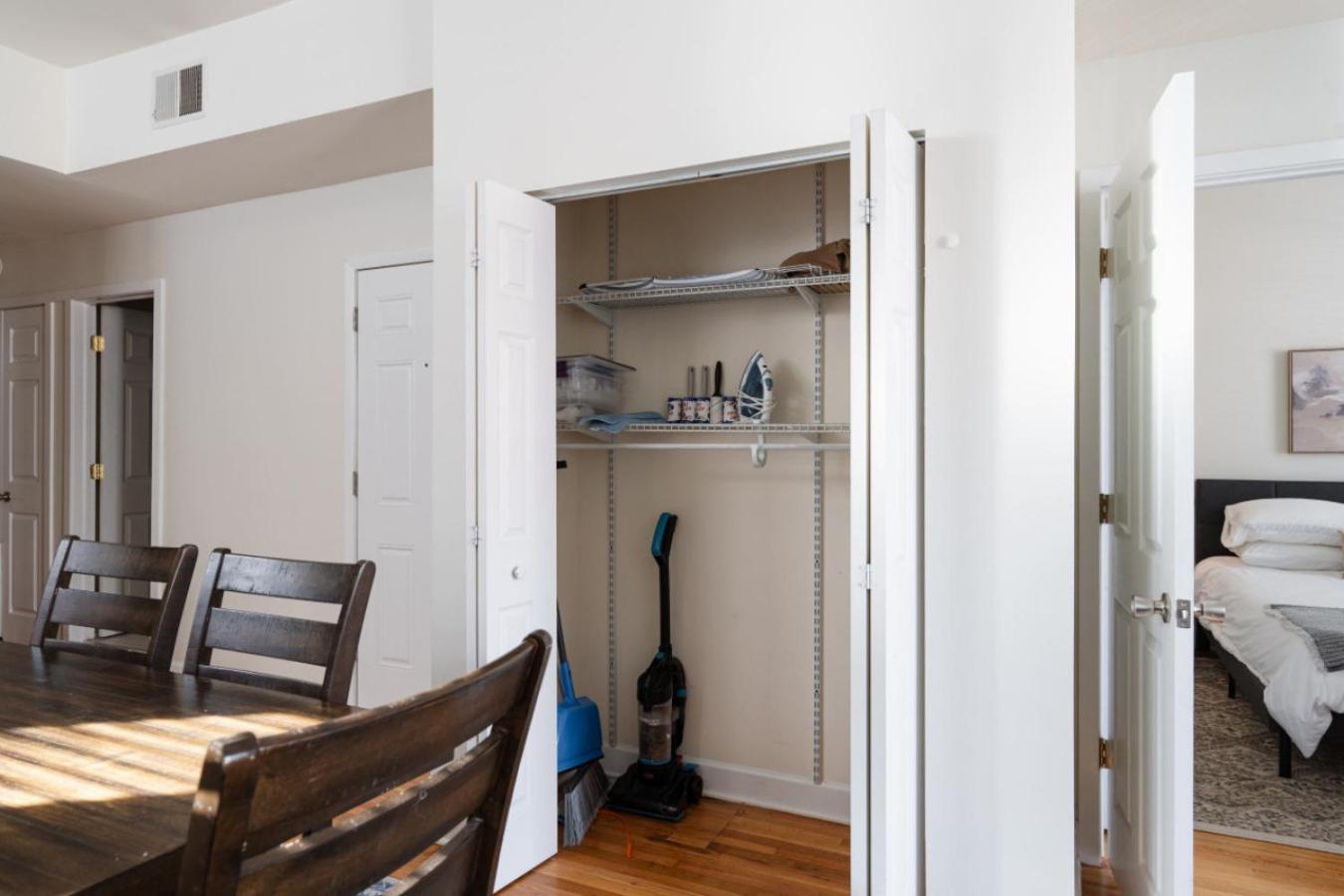 Ukrainian Village 3br *